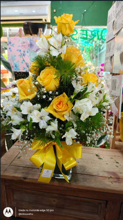 Arranjo com base de vidro grossa