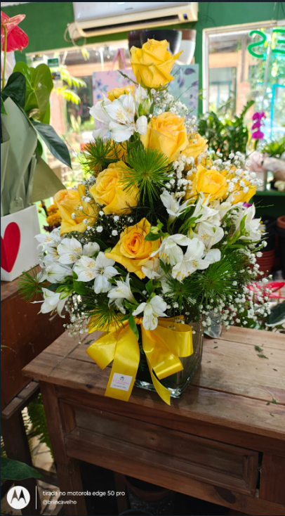 Arranjo com base de vidro grossa view 2