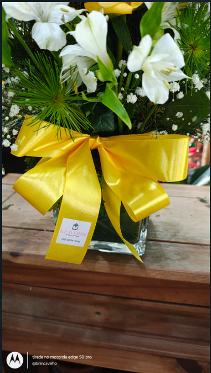 Arranjo com base de vidro grossa view 3